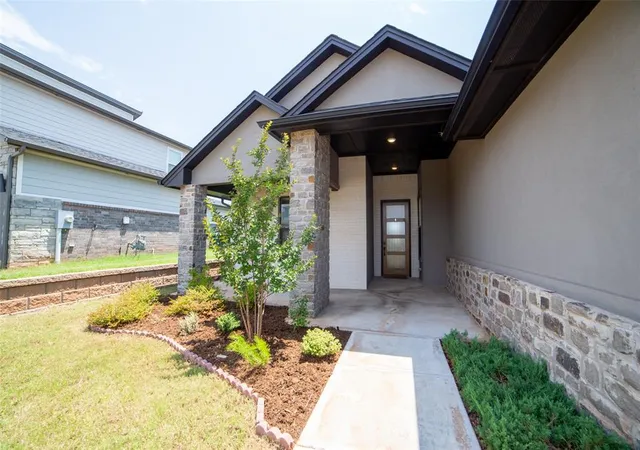Photo 2 of Single family home for sale at 2124 El Cajon St, Edmond, OK 73034 | MLS# 1237988 | Listing updated on 2026-08-26