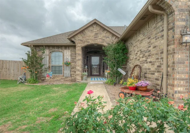 2nd image of 1112 Ella Dr, Tuttle, OK 73089 | MLS# 1237991