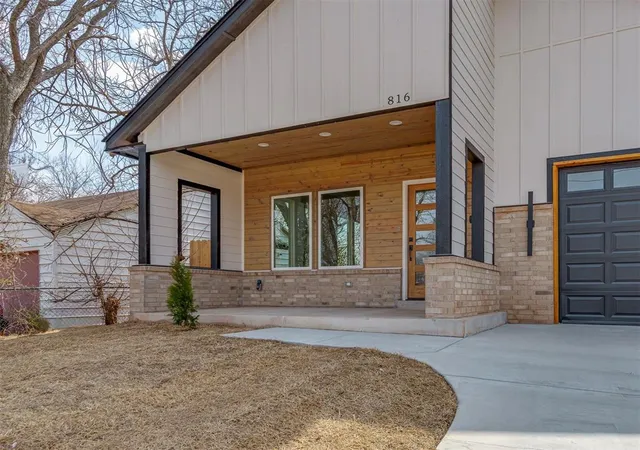 Photo 4 of Sale Pending at 816 NE 30th Street, Oklahoma City, OK 73105 | MLS# 1237998 | Listing updated on 2026-09-12