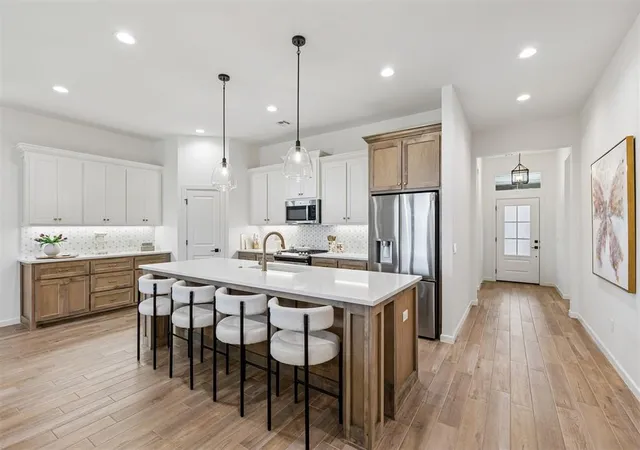 Photo 3 of Sale Pending at 6140 Dale Ave, Edmond, OK 73034 | MLS# 1238006 | Listing updated on 2026-08-19