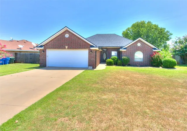 Homes for sale in Chickasha, OK | 3021 Alli Cir, Chickasha, OK 73018 | MLS# 1238008