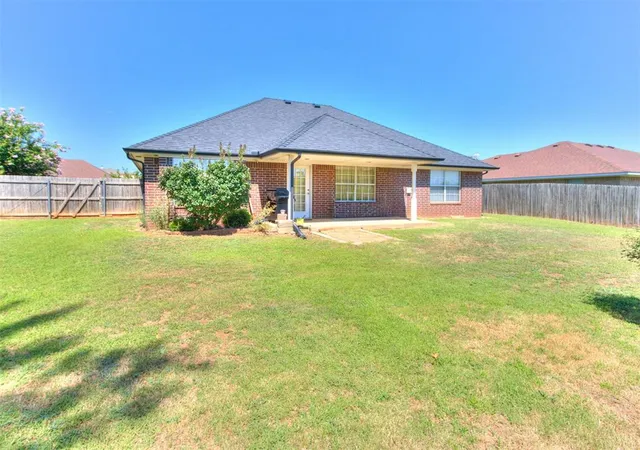 Homes for sale in Chickasha, OK | 3021 Alli Cir, Chickasha, OK 73018 | MLS# 1238008