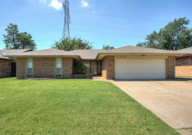 2nd image of 6904 N Elk Canyon Rd, Oklahoma City, OK 73162 | MLS# 1238011