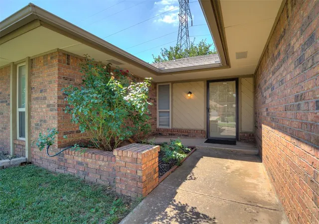 1st image of 6904 N Elk Canyon Rd, Oklahoma City, OK 73162 | MLS# 1238011