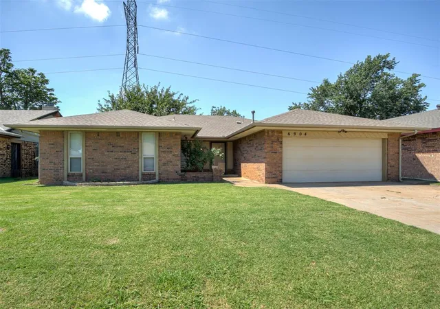 3rd image of 6904 N Elk Canyon Rd, Oklahoma City, OK 73162 | MLS# 1238011