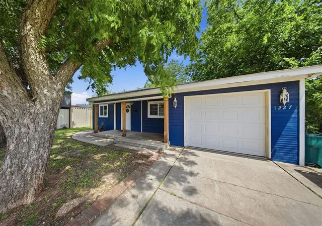3rd image of 1227 Nw 96Th St, Oklahoma City, OK 73114 | MLS# 1238015