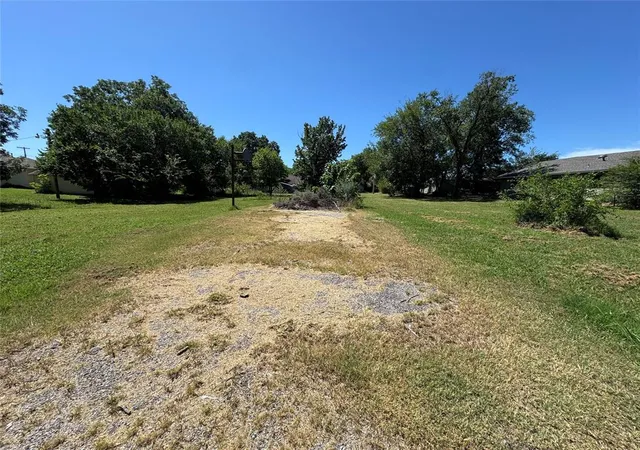 2nd image of 620 W 6th St, Stroud, OK 74079 | MLS# 1238018