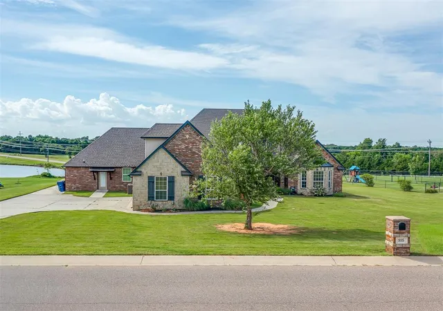 2nd image of 935 Silver Chase Dr, Choctaw, OK 73020 | MLS# 1238019