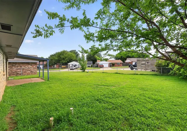 33rd image of 811 Ridgeway Dr, Yukon, OK 73099 | MLS# 1238032