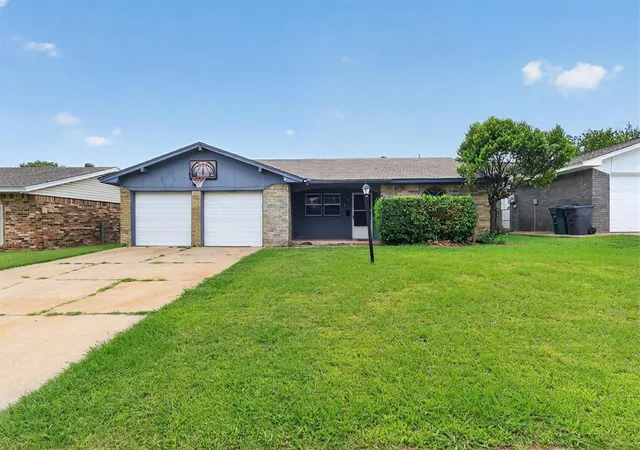4th image of 811 Ridgeway Dr, Yukon, OK 73099 | MLS# 1238032