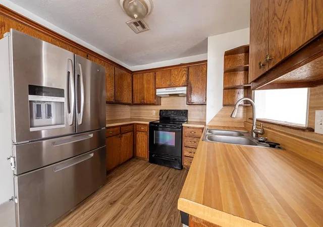 4th image of 1113 Swan Lake Rd, Edmond, OK 73003 | MLS# 1238044
