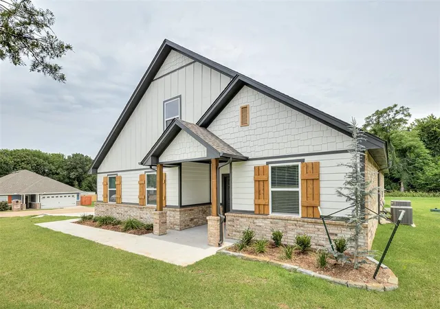 Photo 3 of Single family home for sale at 9881 Livingston Rd, Edmond, OK 73025 | MLS# 1238052 | Listing updated on 2026-09-15
