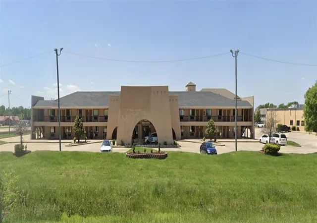 2nd image of 321 N Mustang Rd, Yukon, OK 73099 | MLS# 1238053