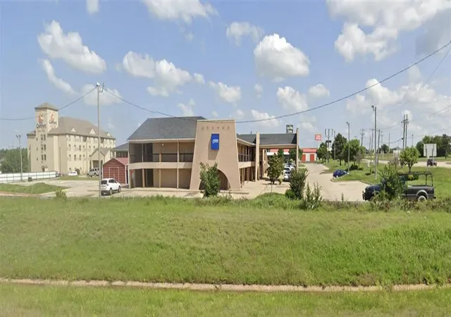 Photo 3 of Multi family home for sale at 321 N Mustang Rd, Yukon, OK 73099 | MLS# 1238053 | Listing updated on 2026-10-03