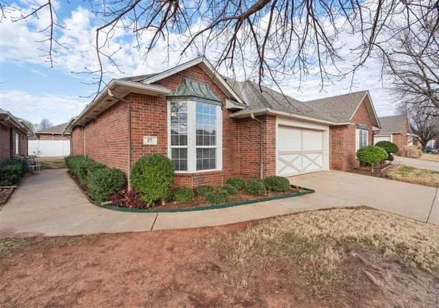 Photo 3 of Sale Pending at 25 Red Admiral Way, Edmond, OK 73013 | MLS# 1238056 | Listing updated on 2026-09-08