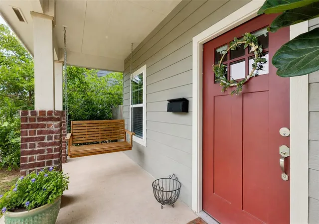 Photo 3 of Sale Pending at 720 Ne 30th Street, Oklahoma City, OK 73105 | MLS# 1238057 | Listing updated on 2026-10-12
