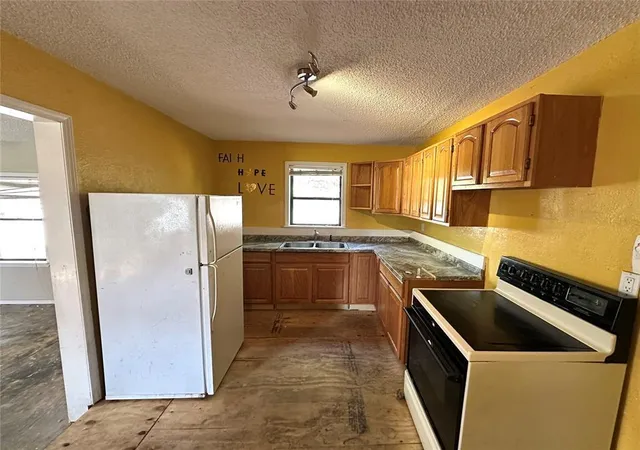 Homes for sale in Elk City, OK | 321 W 1St St, Elk City, OK 73644 | MLS# 1238058