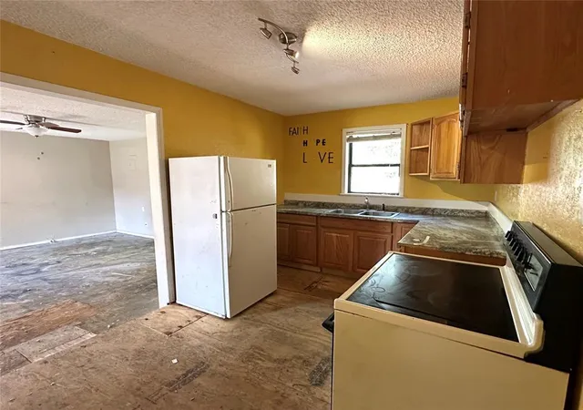 Homes for sale in Elk City, OK | 321 W 1St St, Elk City, OK 73644 | MLS# 1238058