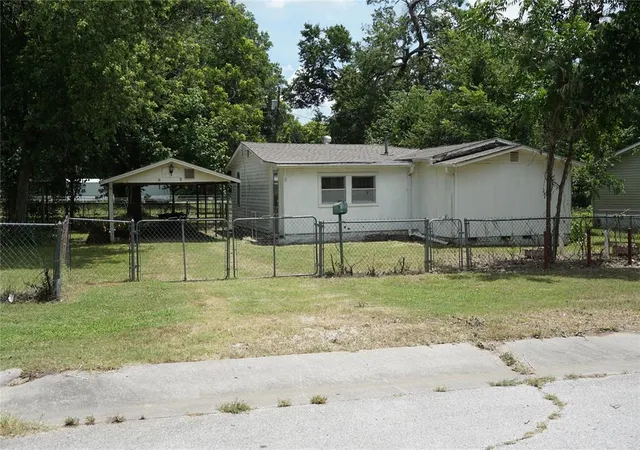 Homes for sale in Davis, OK | 806 S 2nd St, Davis, OK 73030 | MLS# 1238063
