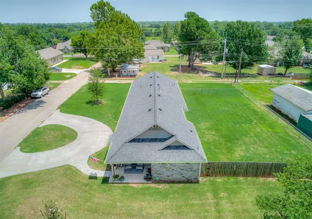 Homes for sale in Blanchard, OK | 402 S Van Buren Ave, Blanchard, OK 73010 | MLS# 1238064