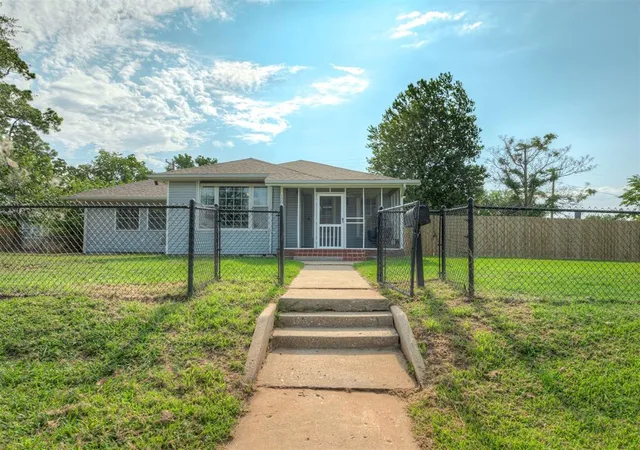 Homes for sale in Shawnee, OK | 1201 N Beard Ave, Shawnee, OK 74801 | MLS# 1238069