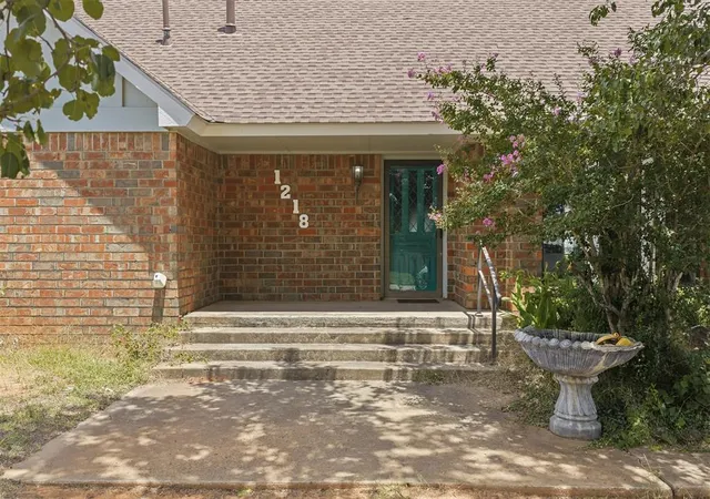 Photo 2 of Single family home for sale at 1218 Ridgewood Dr, Lindsay, OK 73052 | MLS# 1238099 | Listing updated on 2026-07-22