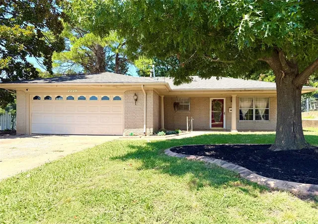 Homes for sale in Chickasha, OK | 2228 S 11th St, Chickasha, OK 73018 | MLS# 1238109