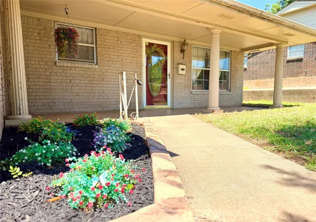 Homes for sale in Chickasha, OK | 2228 S 11Th St, Chickasha, OK 73018 | MLS# 1238109