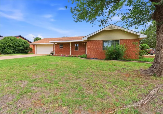 Homes for sale in Hobart, OK | 716 N Stadium Dr, Hobart, OK 73651 | MLS# 1238121