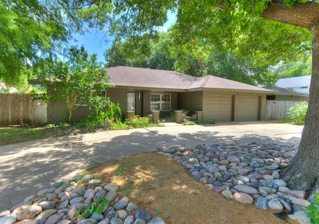 3rd image of 1408 Spruce Dr, Norman, OK 73072 | MLS# 1238126