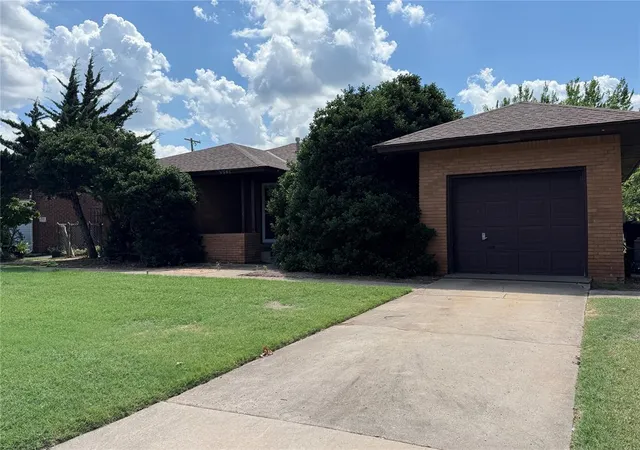 Homes for sale in Oklahoma City, OK | 9501 Stratford Dr, Oklahoma City, OK 73120 | MLS# 1238154