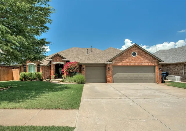 1st image of 10625 Nw 37th St, Yukon, OK 73099 | MLS# 1238156
