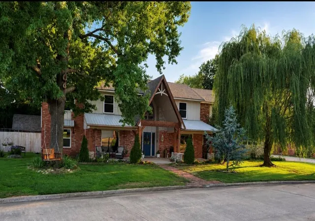 2nd image of 806 Glenmanor Dr, Oklahoma City, OK 73110 | MLS# 1238178