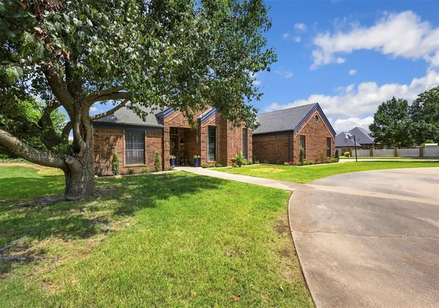 1st image of 1316 Windsor Pl, Shawnee, OK 74804 | MLS# 1238179