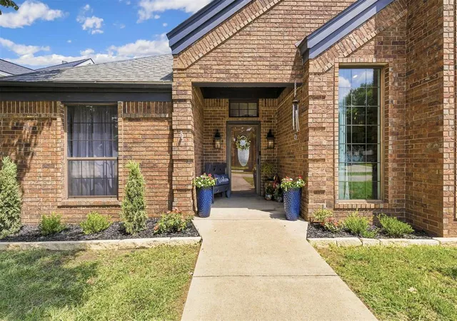 2nd image of 1316 Windsor Pl, Shawnee, OK 74804 | MLS# 1238179