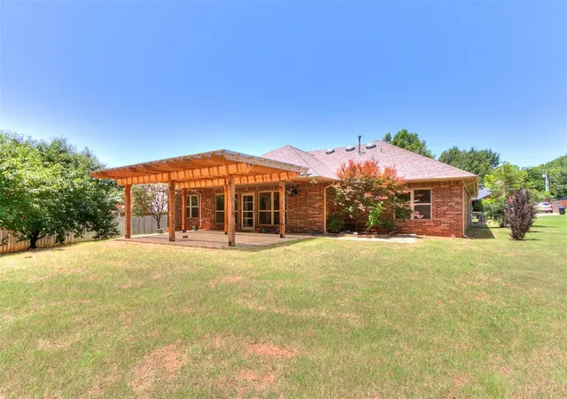Homes for sale in Noble, OK | 661 Lakeside Dr, Noble, OK 73068 | MLS# 1238192