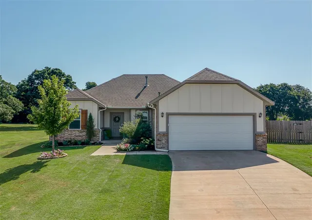 Photo 2 of Sale Pending at 11601 Sweeping Ln, Guthrie, OK 73044 | MLS# 1238193 | Listing updated on 2026-08-03
