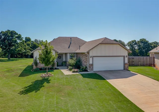Photo 3 of Sale Pending at 11601 Sweeping Ln, Guthrie, OK 73044 | MLS# 1238193 | Listing updated on 2026-08-03
