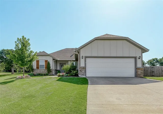 Photo 4 of Sale Pending at 11601 Sweeping Ln, Guthrie, OK 73044 | MLS# 1238193 | Listing updated on 2026-08-03