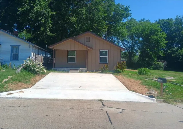 Homes for sale in Ardmore, OK | 709 E Main St, Ardmore, OK 73401 | MLS# 1238206