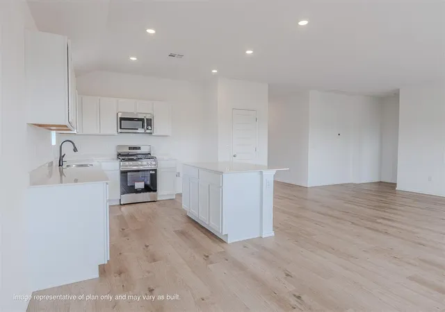 Photo 3 of Single family home for sale at 960 Pumpkin Dr, Newcastle, OK 73065 | MLS# 1238210 | Listing updated on 2026-09-30