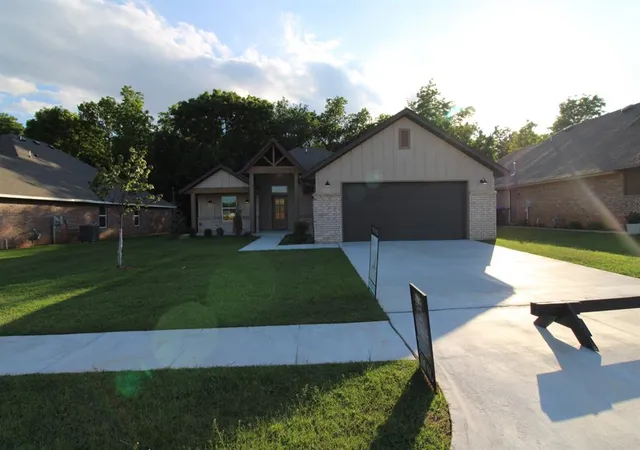 Homes for sale in Noble, OK | 132 Mountain Laurel Wy, Noble, OK 73068 | MLS# 1238217