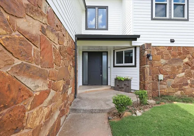 Photo 3 of Single family home for sale at 6104 W Gun Hl Way, Warr Acres, OK 73132 | MLS# 1238229 | Listing updated on 2026-09-02