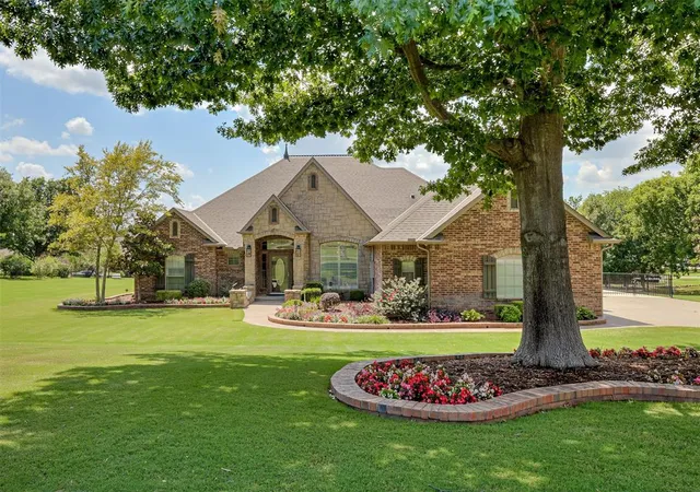Homes for sale in Moore, OK | 205 Alyssa Ln, Moore, OK 73160 | MLS# 1238252