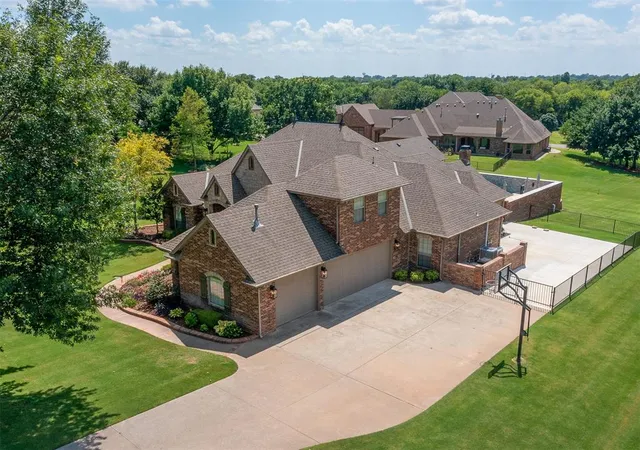 Homes for sale in Moore, OK | 205 Alyssa Ln, Moore, OK 73160 | MLS# 1238252