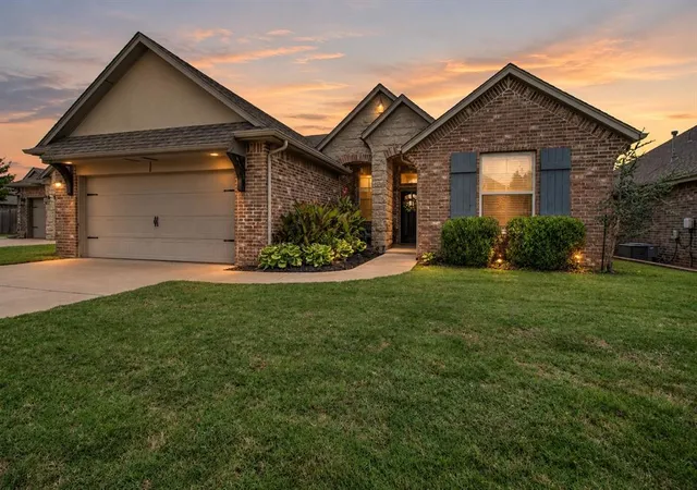 Photo 1 of Single family home for sale at 905 Nw 189th Circle, Edmond, OK 73012 | MLS# 1238267 | Listing updated on 2026-10-19