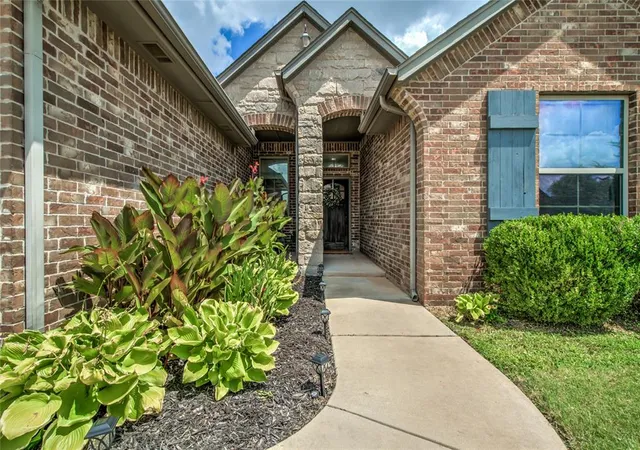 Photo 1 of Single family home for sale at 905 NW 189th Circle, Edmond, OK 73012 | MLS# 1238267 | Listing updated on 2026-09-24