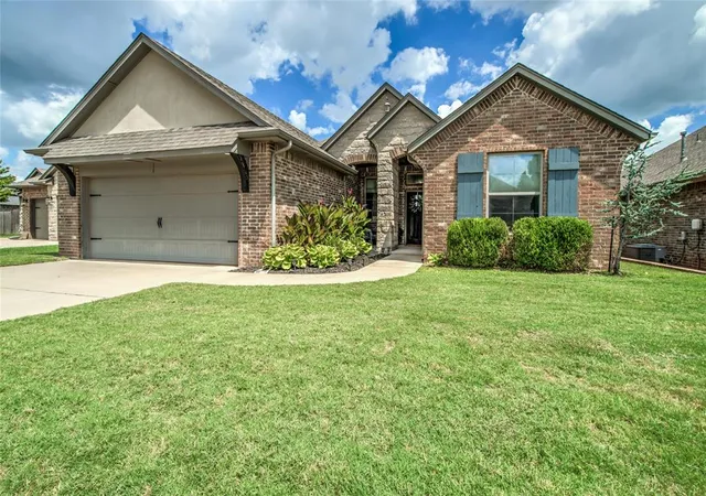 Single family home for sale at 905 NW 189th Circle, Edmond, OK 73012 | MLS# 1238267
