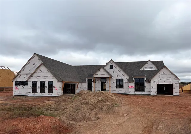 Single family home for sale at 24432 Oak Meadow Ln, Arcadia, OK 73007 | MLS# 1238271