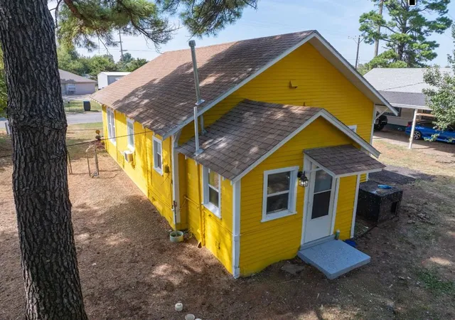 Homes for sale in Duncan, OK | 1112 N 5Th St, Duncan, OK 73533 | MLS# 1238281